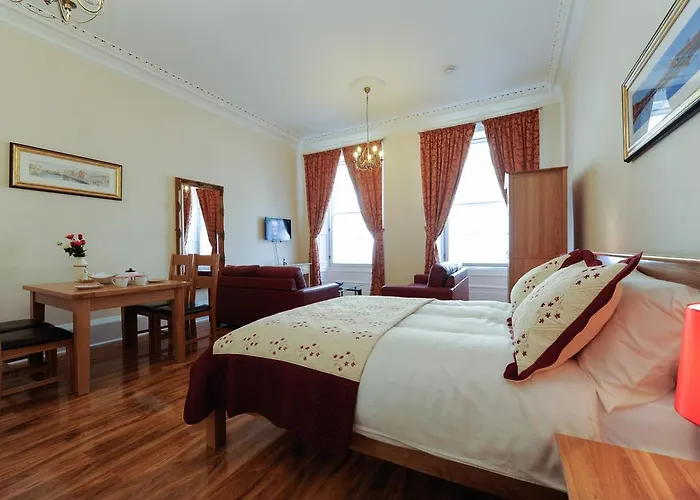 Апарт-отель Edinburgh City Suites 4*