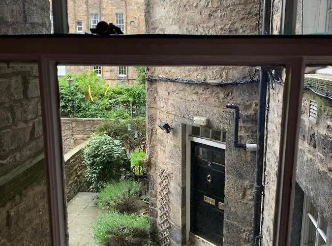 Geraldsplace * Edinburgh