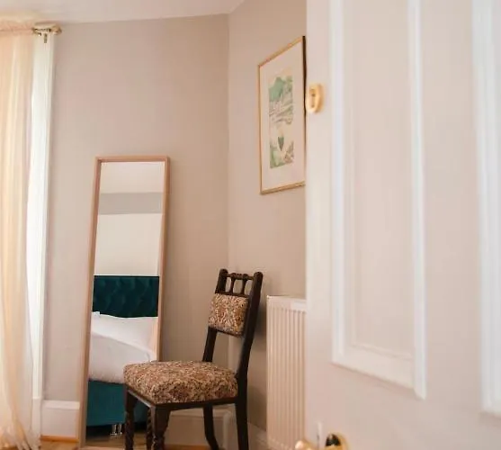 Georgian House 4*