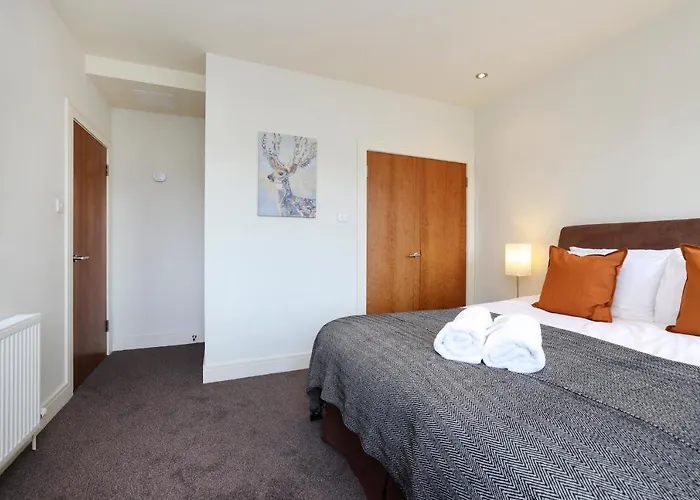 Joivy Spacious 2 Bed,2 Bath Flat, Free Parking And Rooftop Terrace Édimbourg
