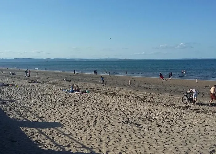 Two Bedroom With Free Side Street Parking 24