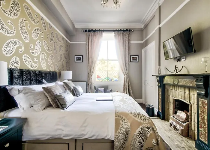 The Hedges 5* Edinburgh