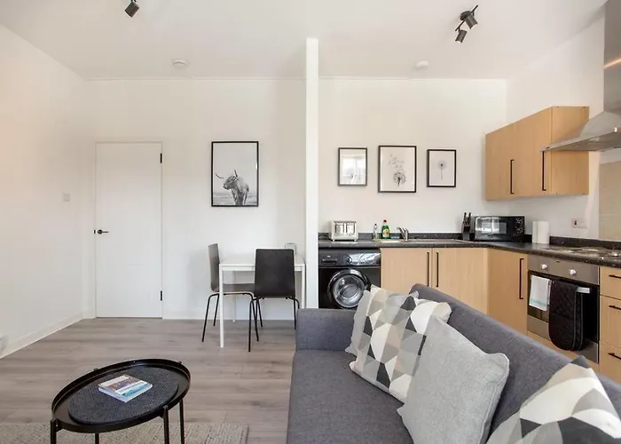 Modern & Bright 1 Bed For 4 Close To Centre!