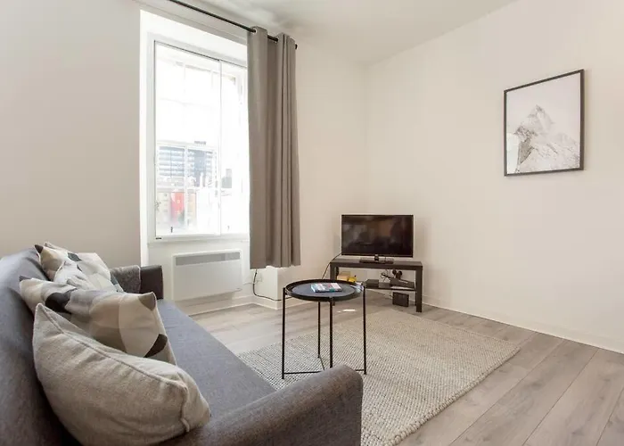 Modern & Bright 1 Bed For 4 Close To Centre! Appartamento