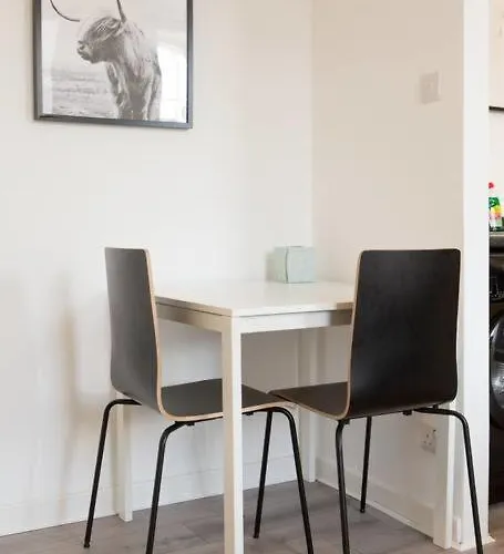 Modern & Bright 1 Bed For 4 Close To Centre! Appartamento *