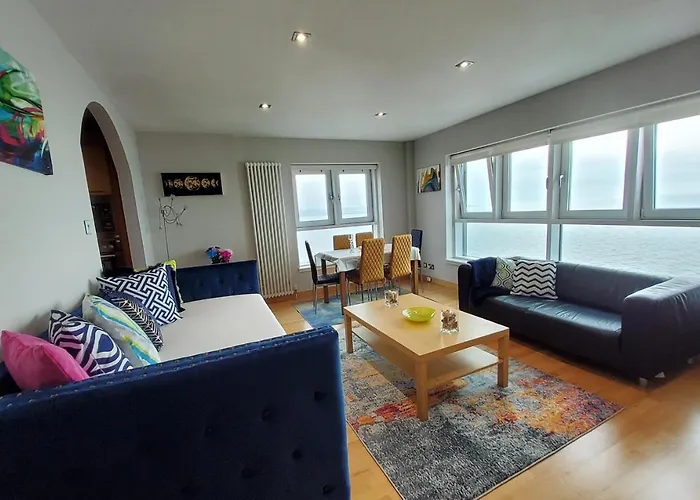 2 Bed Aprtmt- Waterfront, 5 Beds, Parking 아파트 에든버러