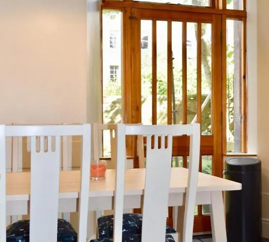 Fringe Base With Garden Near The Meadows شقة *