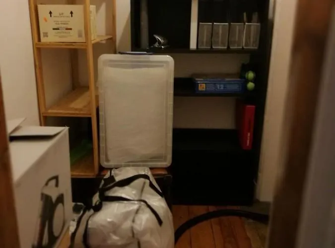 Fringe Base With Garden Near The Meadows شقة