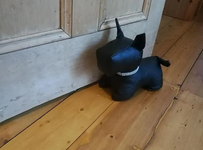 Fringe Base With Garden Near The Meadows شقة