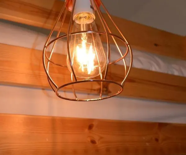 Fringe Base With Garden Near The Meadows شقة