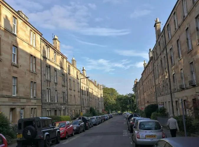 Fringe Base With Garden Near The Meadows شقة *