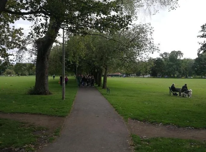 Fringe Base With Garden Near The Meadows شقة إدنبرة