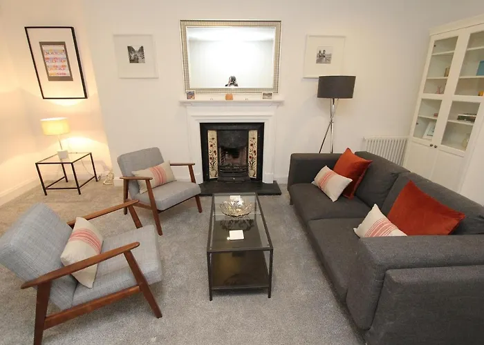 Centre New Town 2 Bedroom Flat * אדינבורו