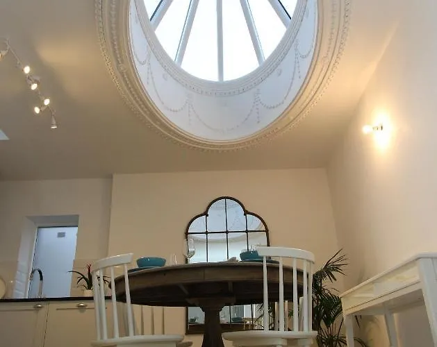 דירה Centre New Town 2 Bedroom Flat