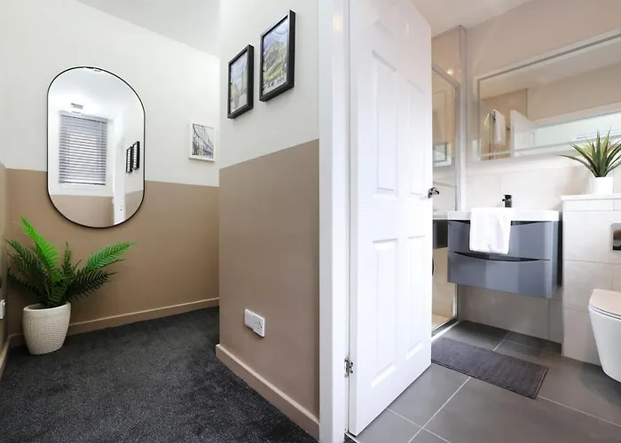 Joivy Modern 1 Bed Flat In West End, Close To Princes Gardens *