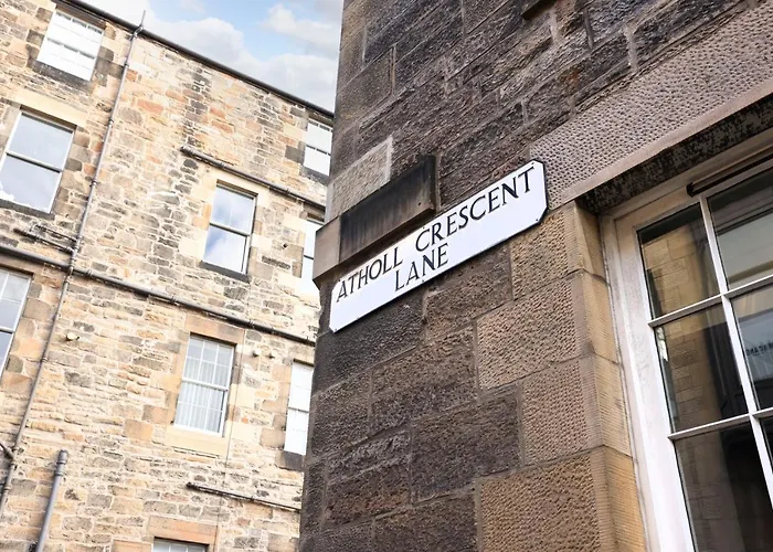 Joivy Modern 1 Bed Flat In West End, Close To Princes Gardens