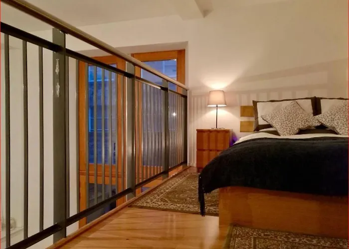 Mezzanine In Historic School إدنبرة