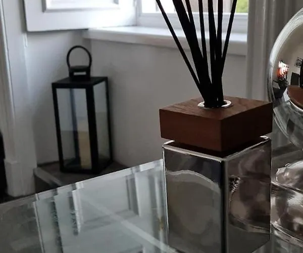 Castle Terrace 1 Bed Looking Onto Castle - Sleeps Upto 4 * Edinburgh