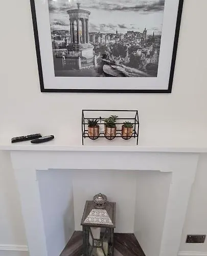 Castle Terrace 1 Bed Looking Onto Castle - Sleeps Upto 4 Edinburgh