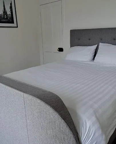 Castle Terrace 1 Bed Looking Onto Castle - Sleeps Upto 4