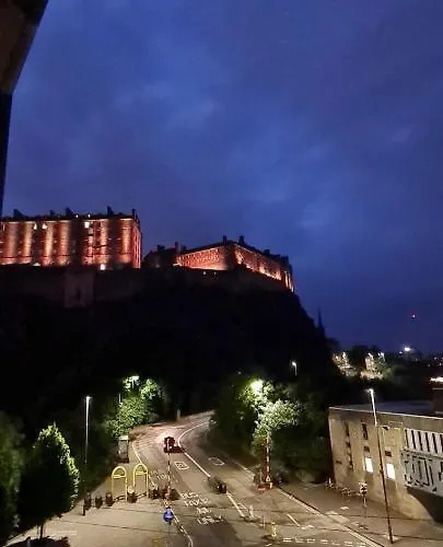 Apartment Castle Terrace 1 Bed Looking Onto Castle - Sleeps Upto 4 Edinburgh