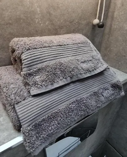 Castle Terrace 1 Bed Looking Onto Castle - Sleeps Upto 4