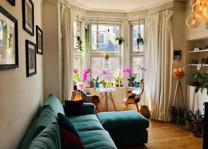Cosy 2 Bedroom Flat In *