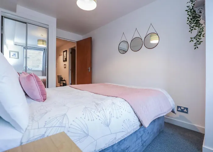 Old Town Gem - Castle Dark History Uni *