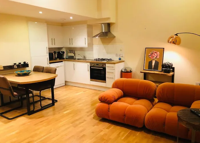 Lägenhet 2 Bed 2 Bath With Private Parking Edinburg