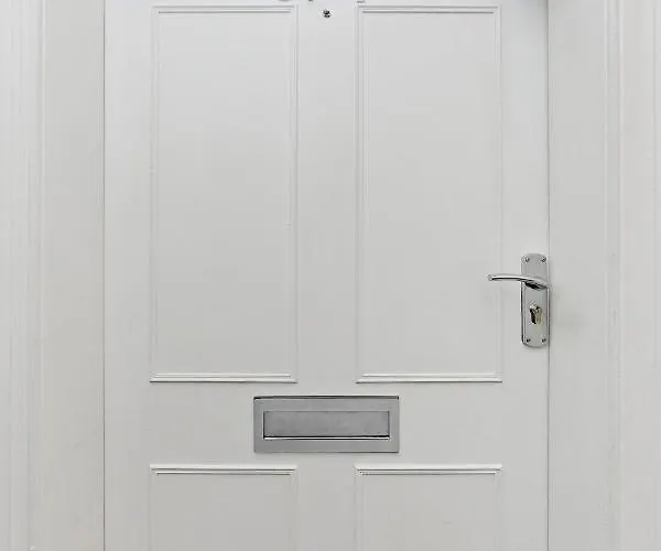 Ultra Modern, West End Village, Refurbished Basement Appt Apartmán Edinburgh
