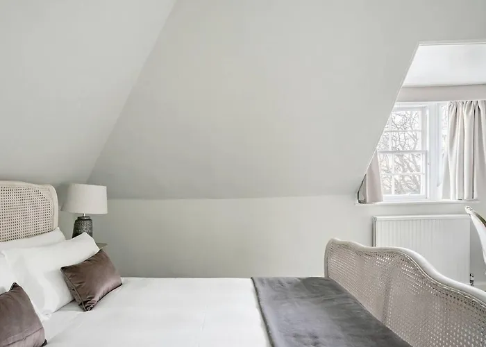 Drylaw House, Grade A Listed Mansion Near Centre Edimburgo