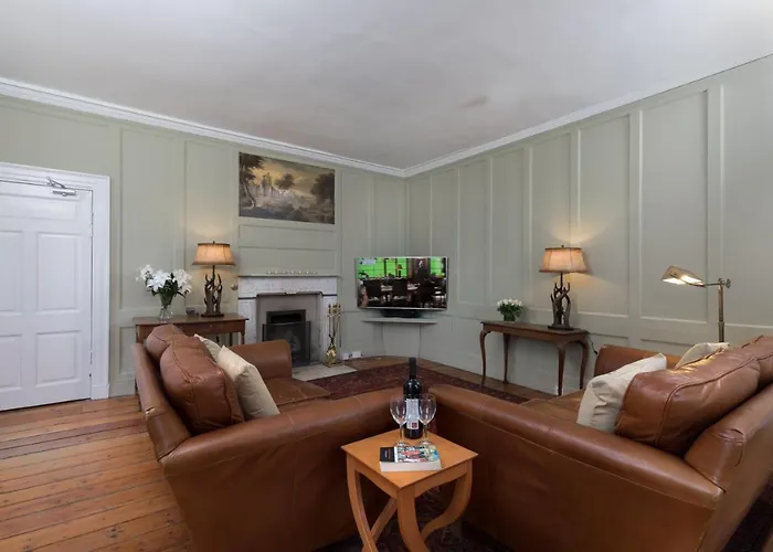 Casa vacanze Drylaw House, Grade A Listed Mansion Near Centre Edimburgo