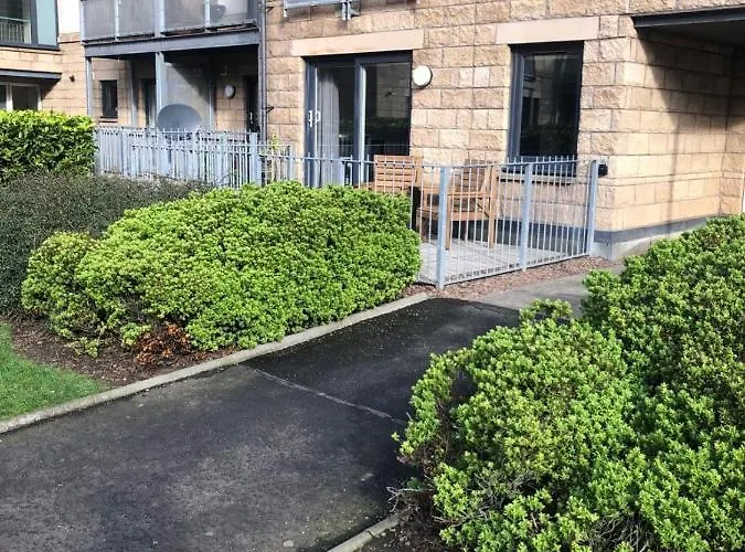 2 Bath Free Parking 아파트