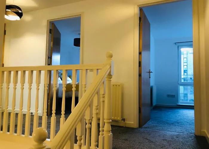 2 Bath Free Parking