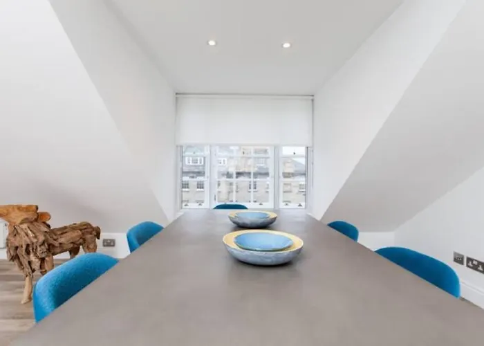 Deluxe Duplex With Garage *