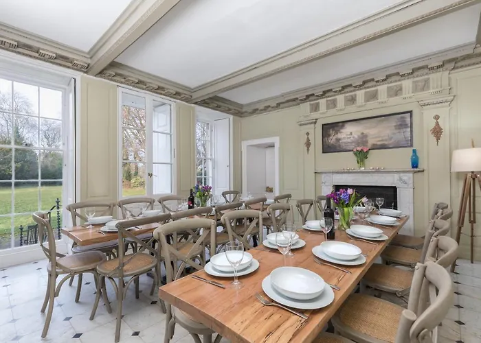 Drylaw House, Grade A Listed Mansion Near Centre Casa vacanze Edimburgo