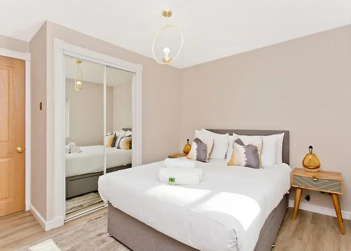 Апартаменты Newly Reno'd 2 Bed With Free Parking Эдинбург