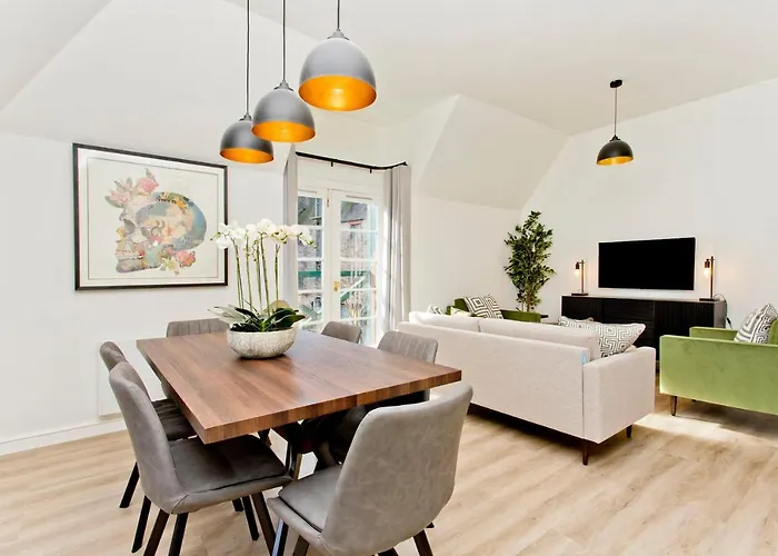 Апартаменты Newly Reno'd 2 Bed With Free Parking Эдинбург