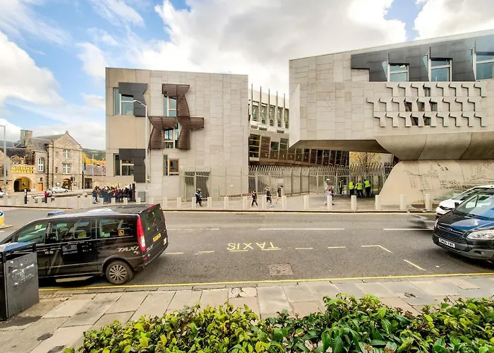 Stunning 1 Bed At Holyrood Palace & Arthurs Seat Apartment Edinburgh