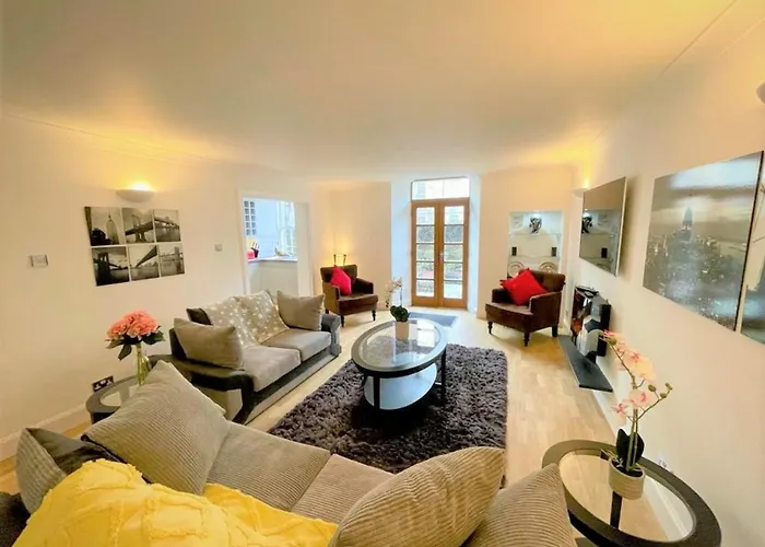 Elite 3 Bed New Town With Private Walled Garden