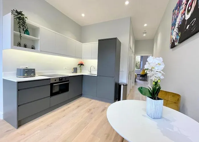 아파트 Chic, Newly Reno'd 1 Bed Open Plan, Nr The Meadows *