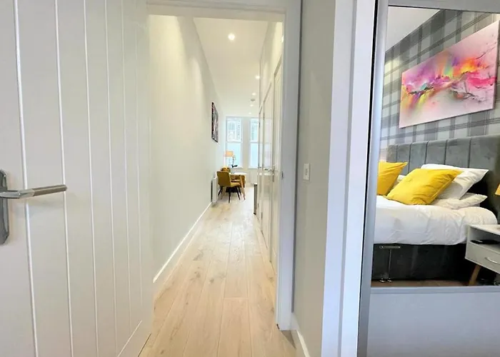 Chic, Newly Reno'd 1 Bed Open Plan, Nr The Meadows *