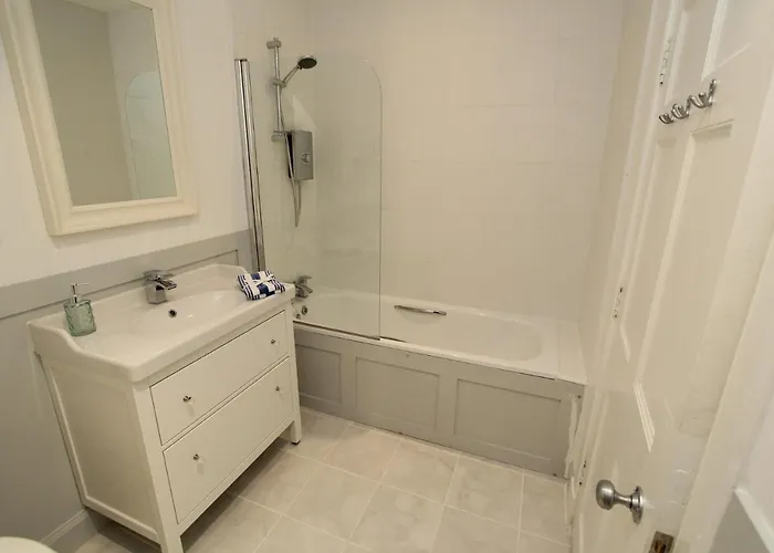 Centre New Town 2 Bedroom Flat * אדינבורו