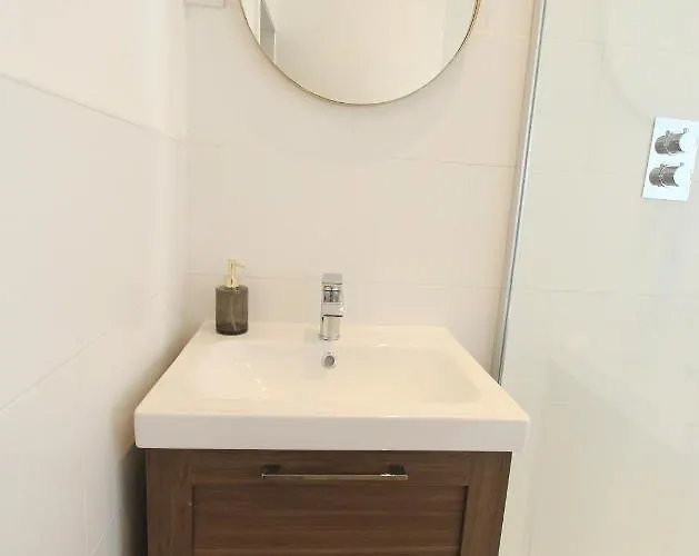 Centre New Town 2 Bedroom Flat דירה אדינבורו