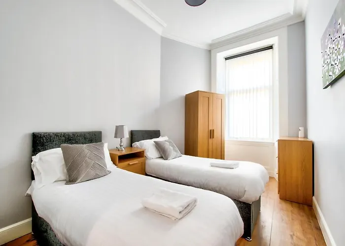 Modern Sleeps 6 דירה אדינבורו