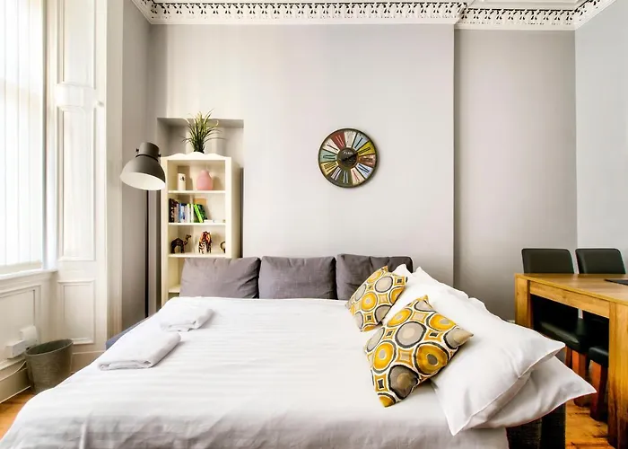 Modern Sleeps 6 * Edinburgh