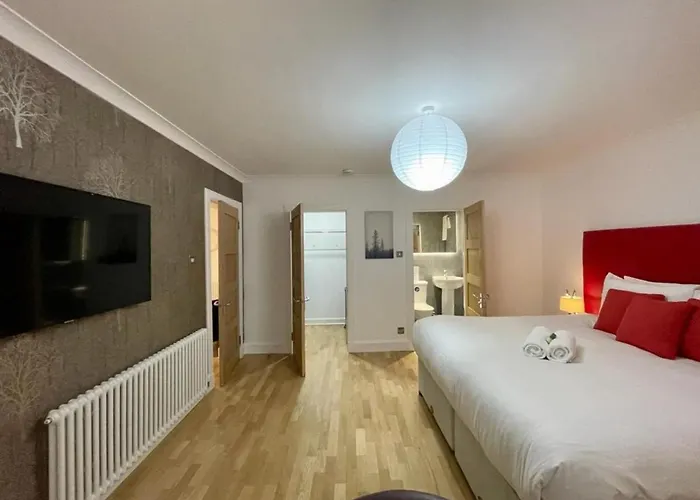 Elite 3 Bed New Town With Private Walled Garden