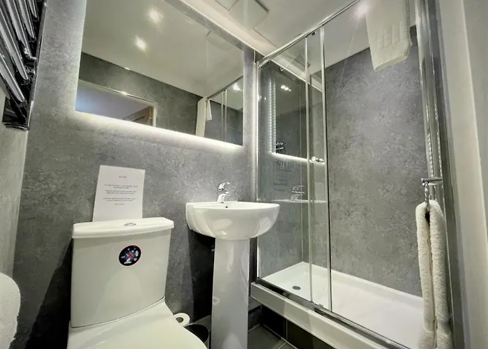 Elite 3 Bed New Town With Private Walled Garden *