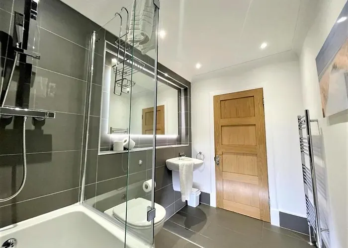 Elite 3 Bed New Town With Private Walled Garden