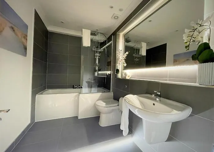 Elite 3 Bed New Town With Private Walled Garden